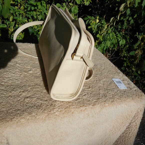 Vintage Coach Sutton Zip Bag 9814 NWOT, in Bone - Picture 3 of 11